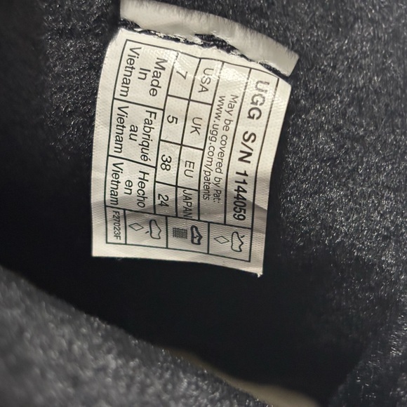 UGG Boots - Picture 5 of 6